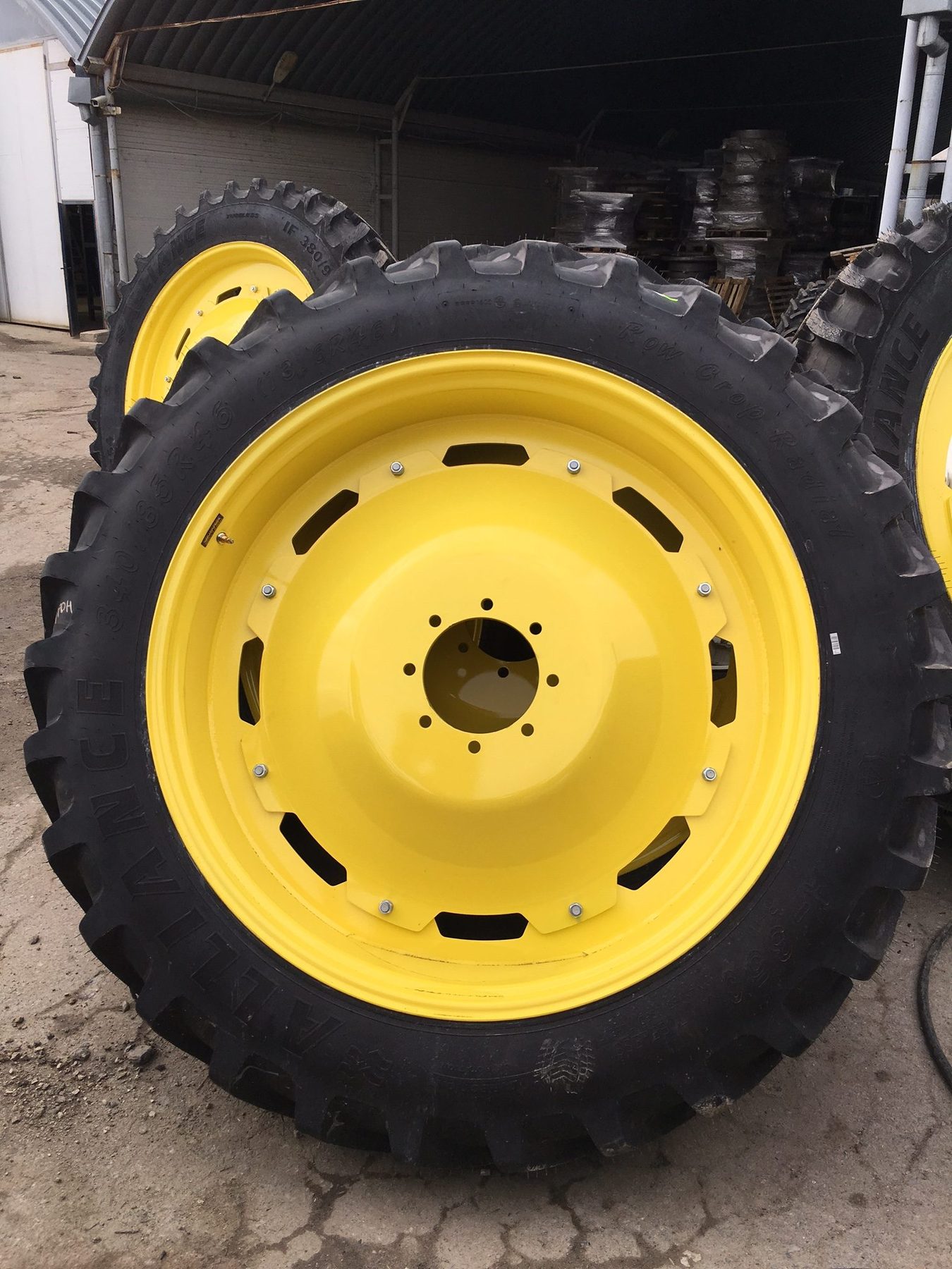 Roți tehnologice înguste pentru tractor